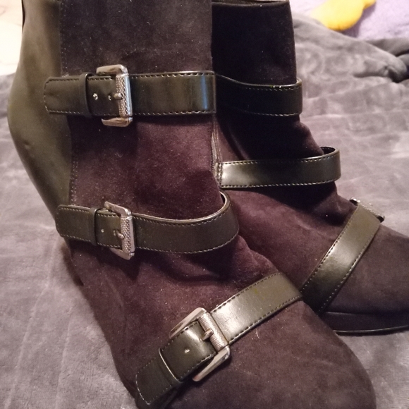 Boots - Picture 3 of 4